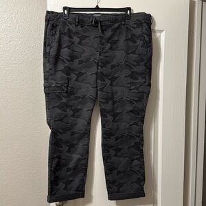 Torrid 3 camo pants NWT